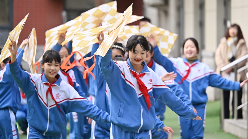 手邁向未來